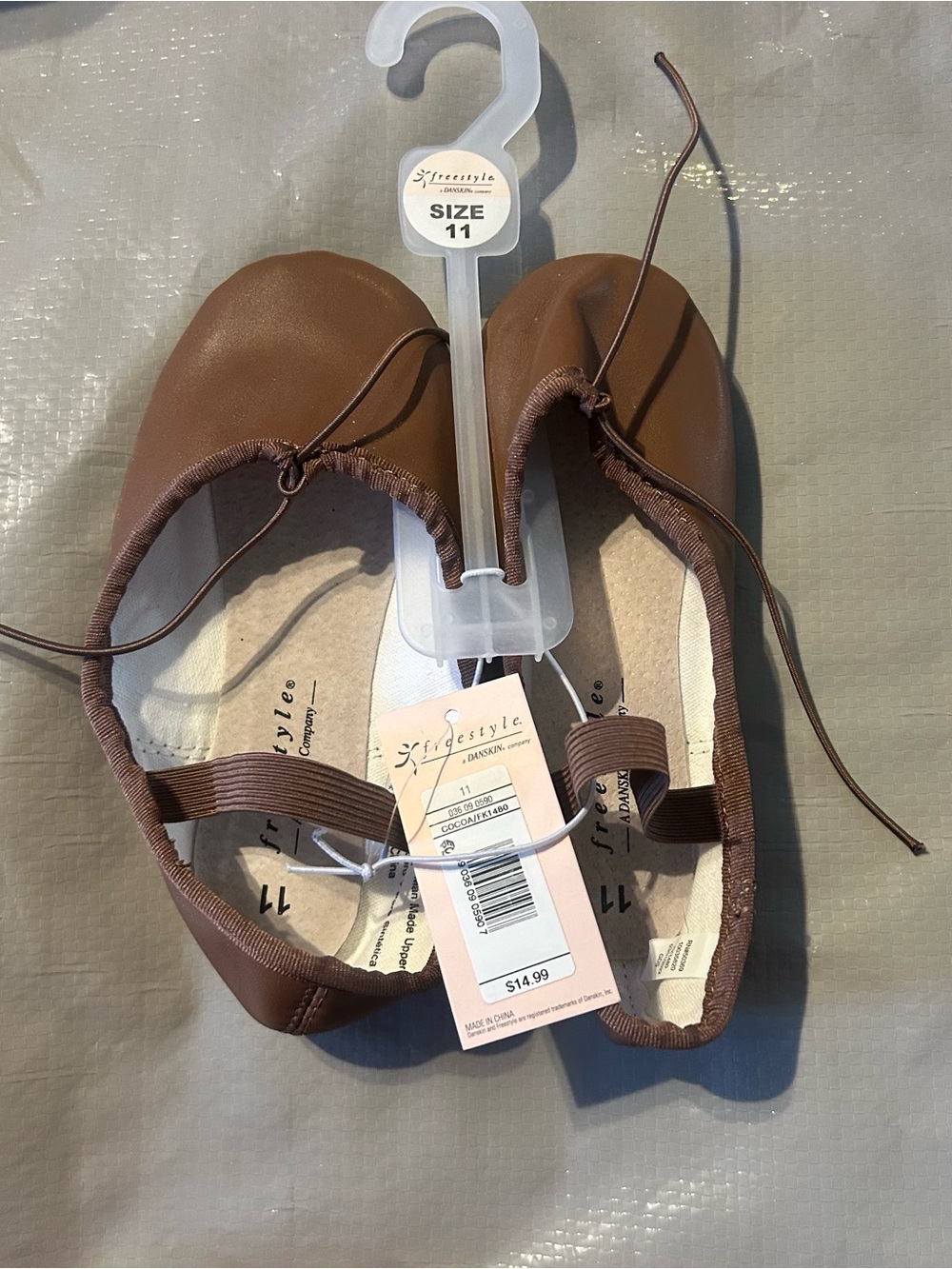 Danskin Brown Girls Ballet shoes with Elastic Strap NWT size 11